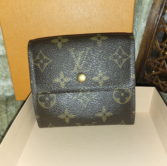 Louis Vuitton Handbags - Authentic Louis Vuitton Monogram small compact wallet